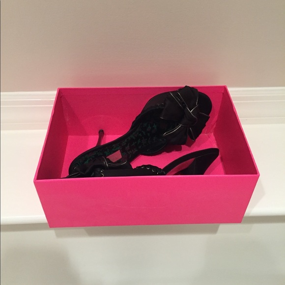 Sexy Betsey Johnson black satin bow stiletto heels - Picture 3 of 10